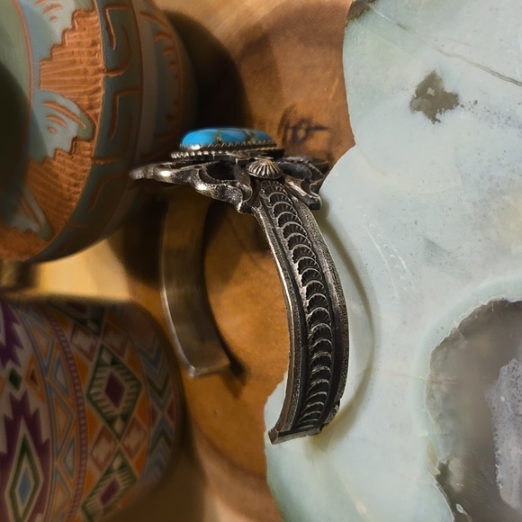 Sterling silver cast cuff with a turquoise cabochon - Picture 2 of 5